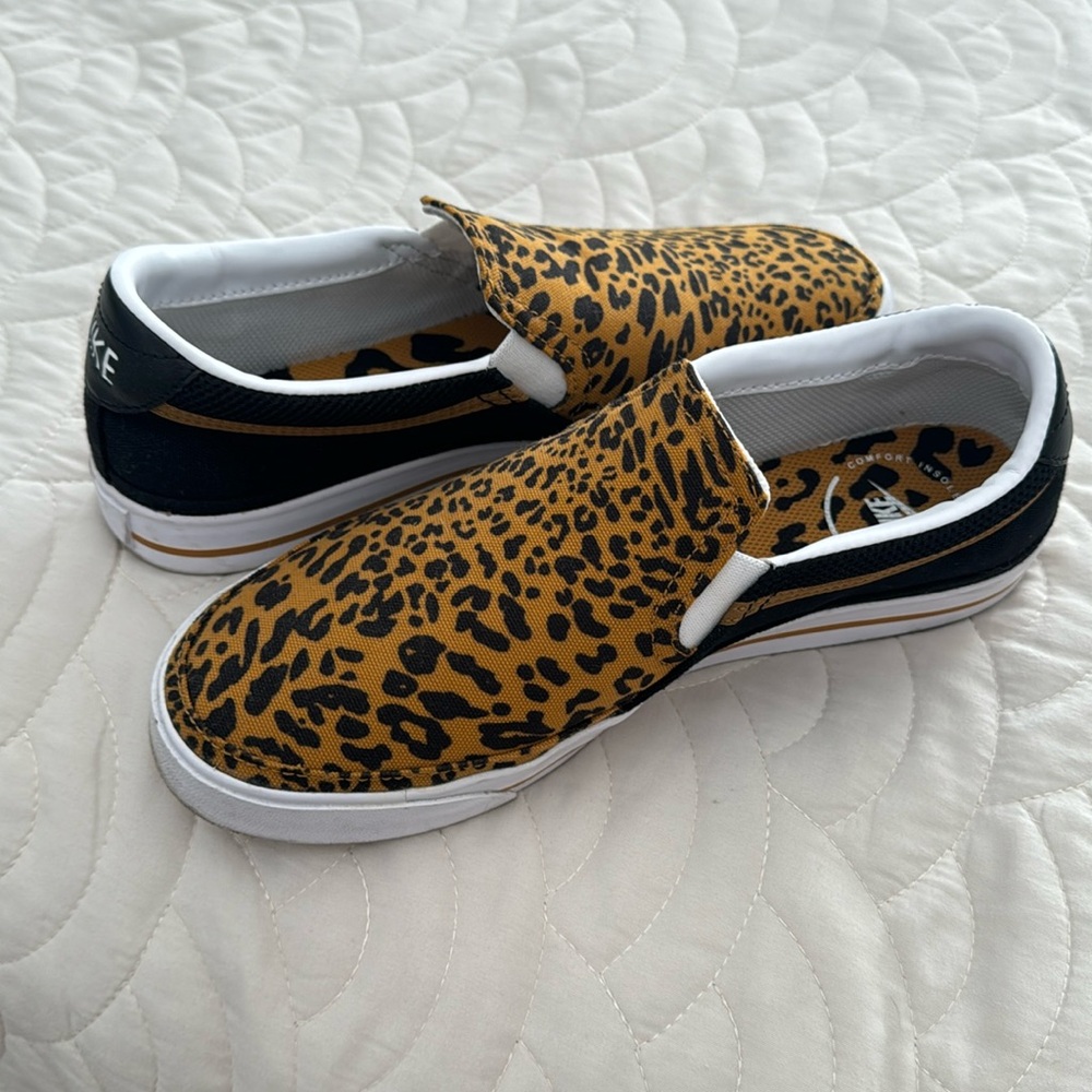 Nike cheetah shoes women’s size 8